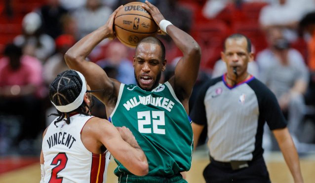 NBA뉴스 밀워키 벅스의 포워드 크리스 미들턴(Khris Middleton, 발목)이 수요일 샌안토니오 스퍼스와의 경기를 앞두고 출전 가능 상태