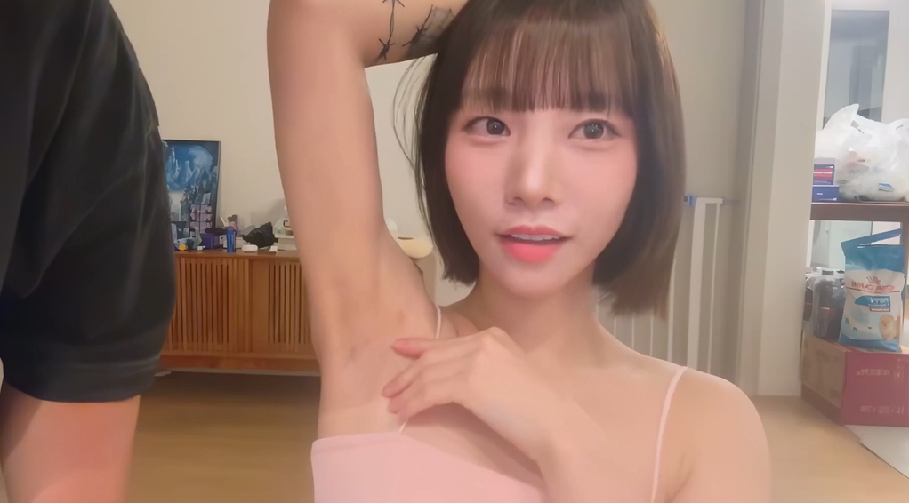 베라소니 깨끗한 겨드랑이 만지기